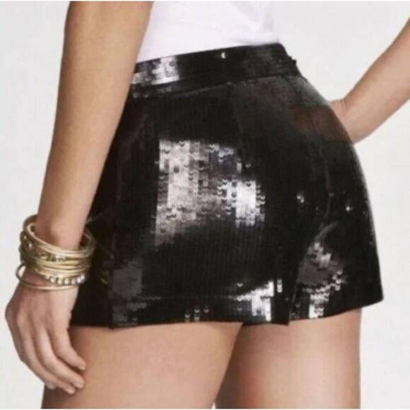 Express Women's Black Mid-Rise Sequin Shorts Size 2 - Picture 6 of 7